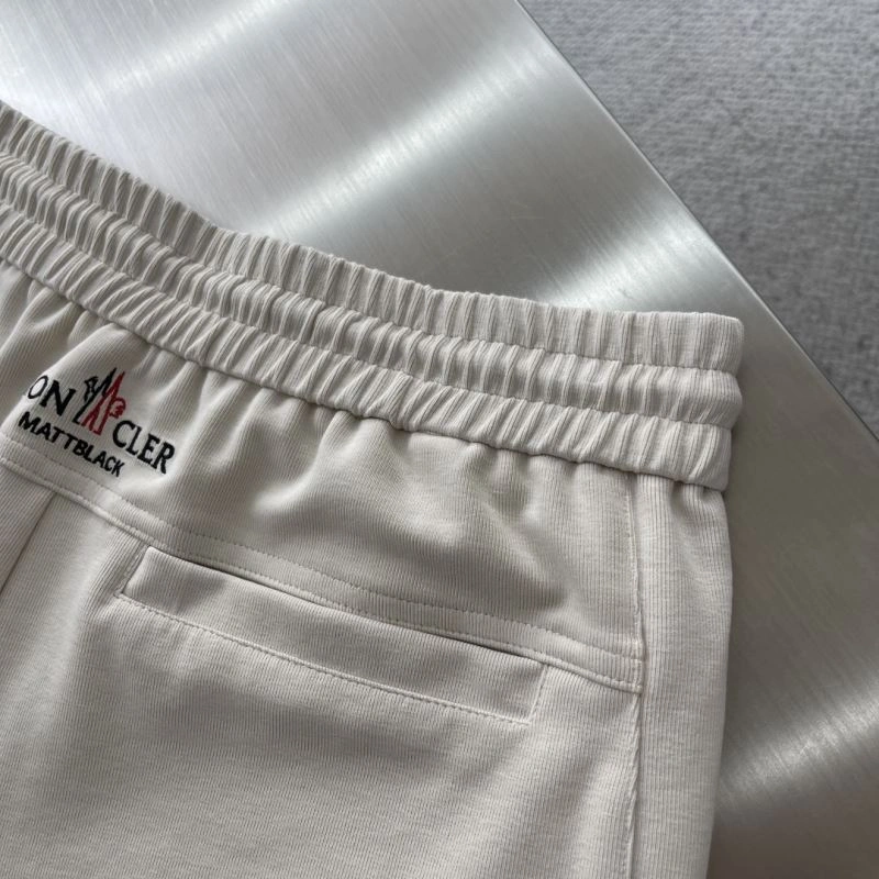 Moncler Outwear SmoothTexture 141992