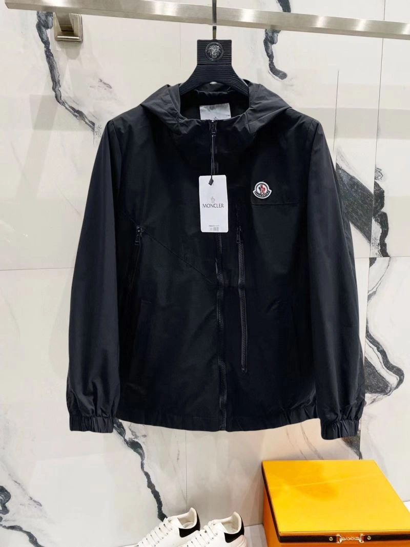 Effortless Moncler Outwear 141991