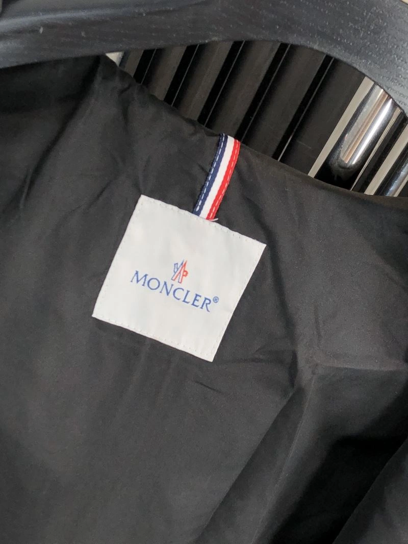 Effortless Moncler Outwear 141994