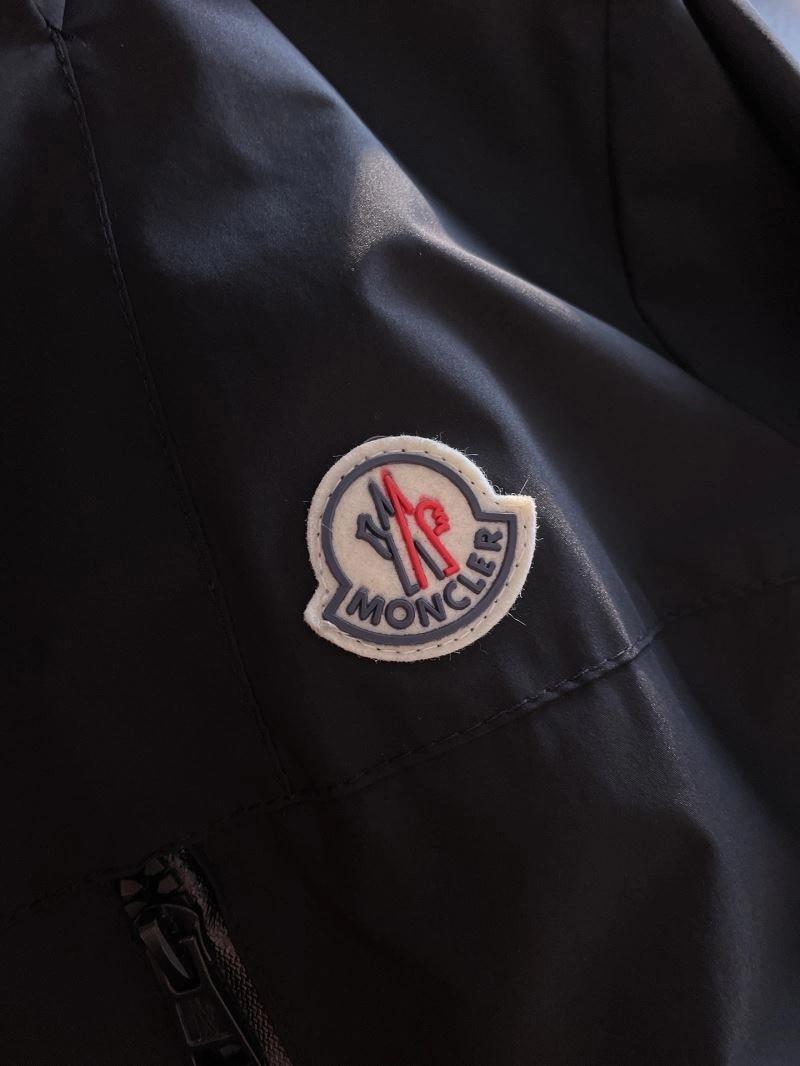 TechFriendly Moncler Outwear 141995