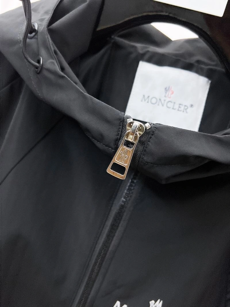 ComfortFit Moncler Outwear 141990