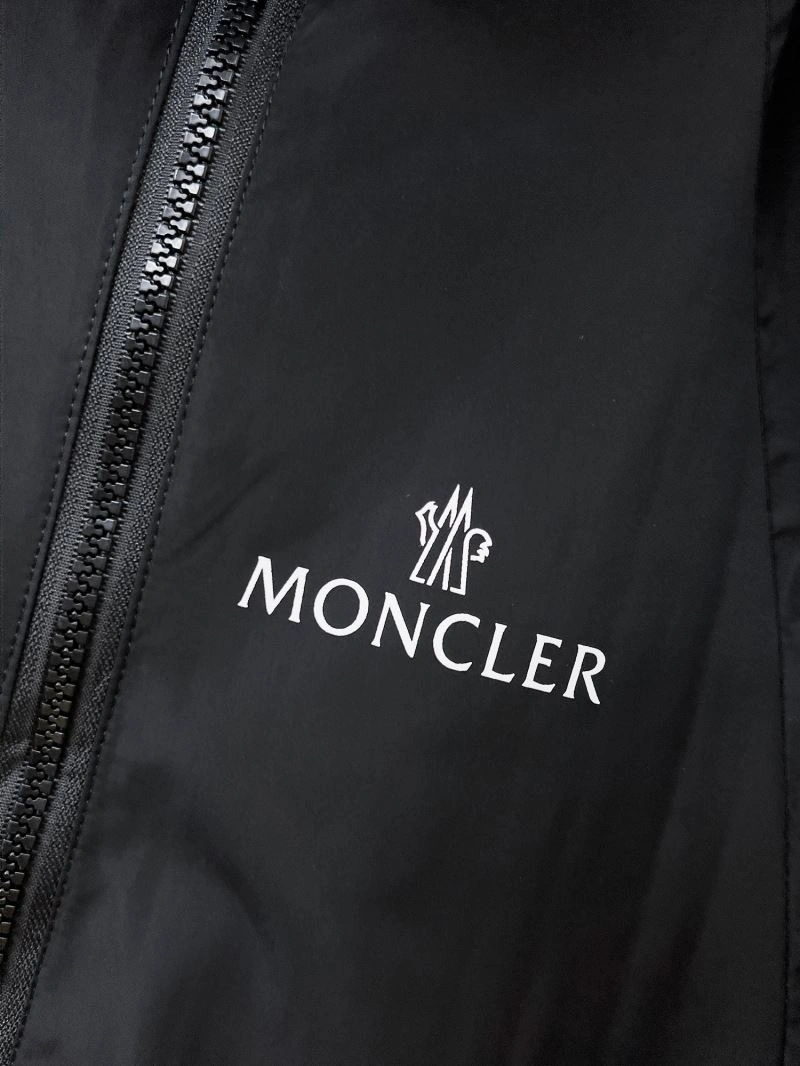 ComfortFit Moncler Outwear 141990