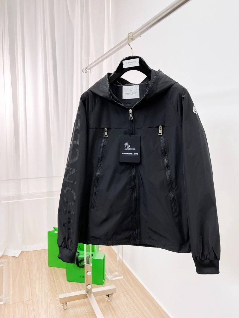 Bold Moncler Outwear 141998