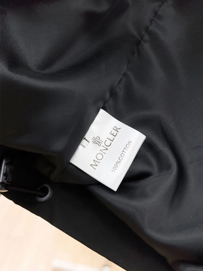 Bold Moncler Outwear 141998