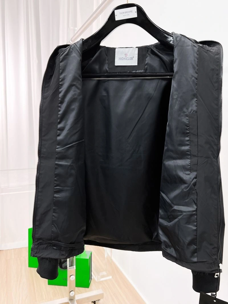 Bold Moncler Outwear 141998