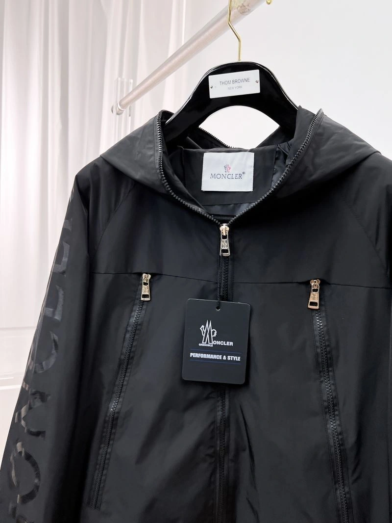 Bold Moncler Outwear 141998