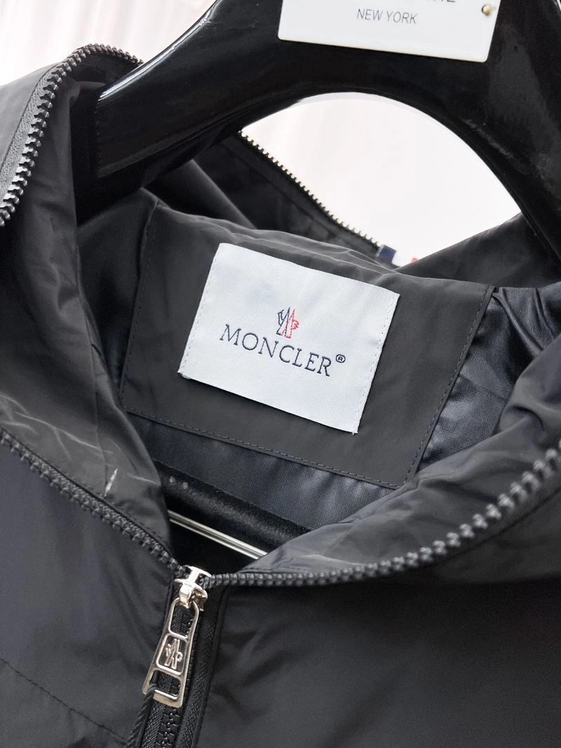 Bold Moncler Outwear 141998