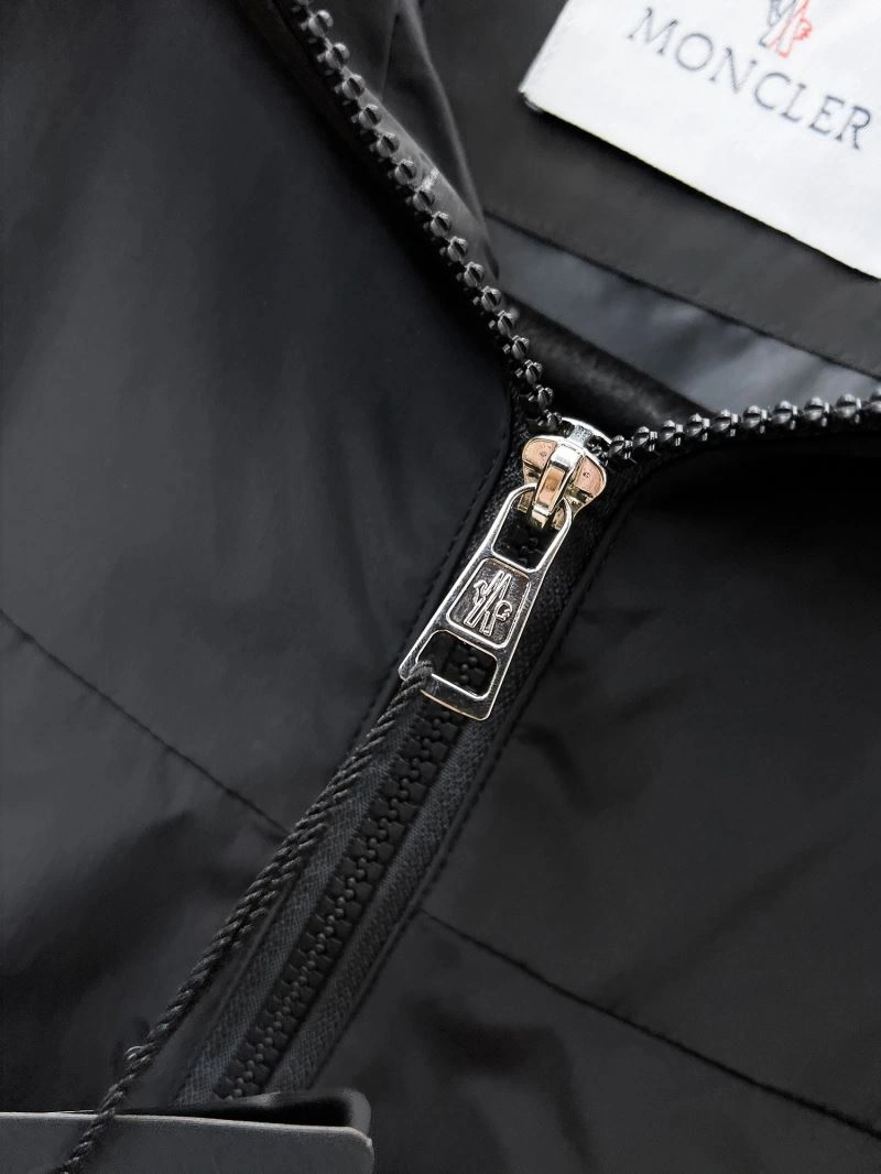 Bold Moncler Outwear 141998