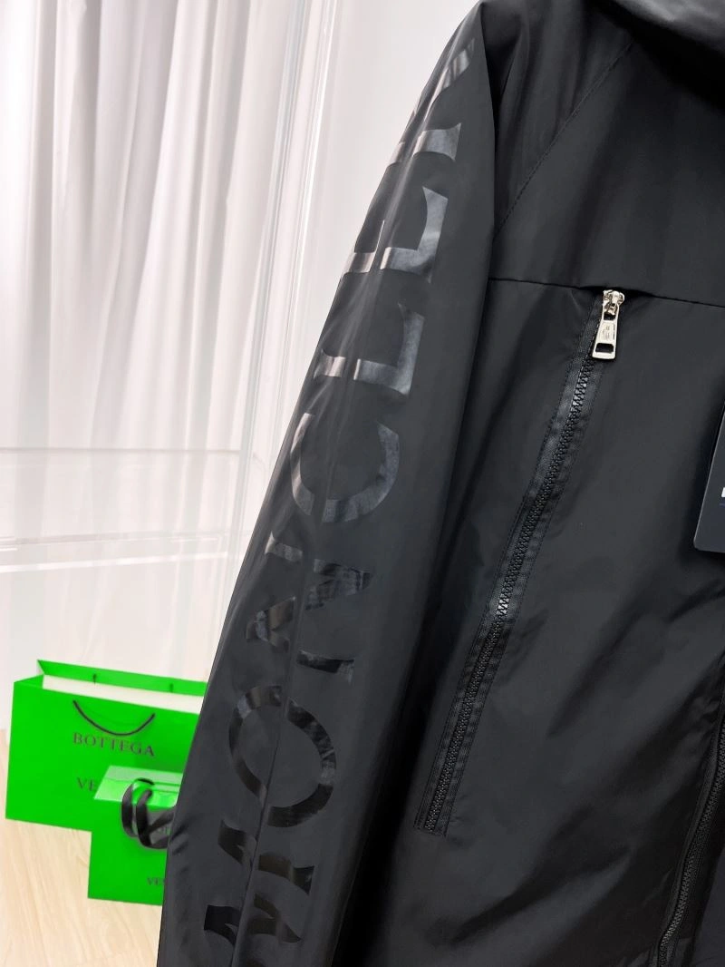 Bold Moncler Outwear 141998