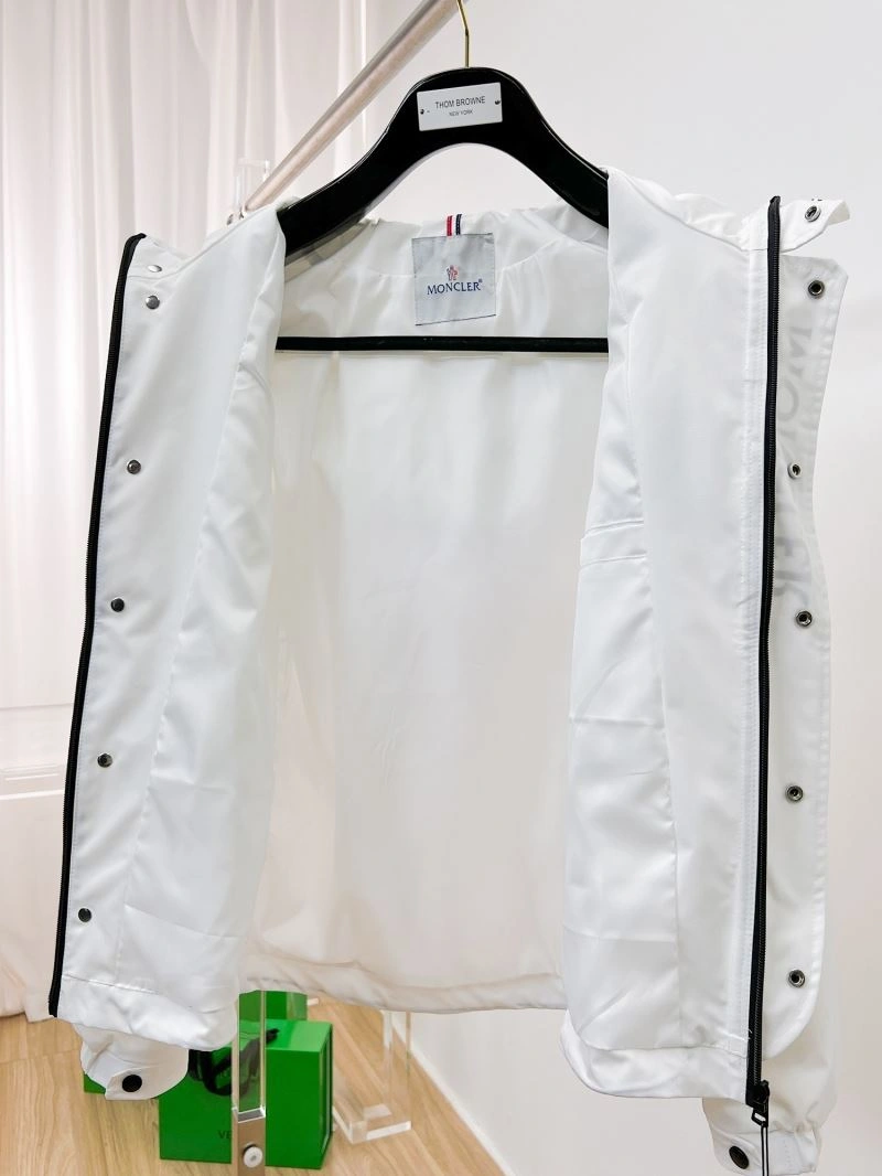 Supportive Moncler Outwear 141996