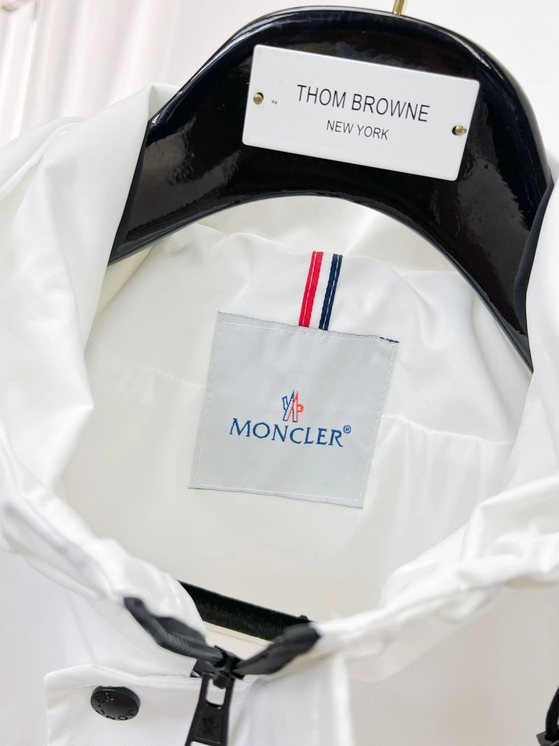 Supportive Moncler Outwear 141996