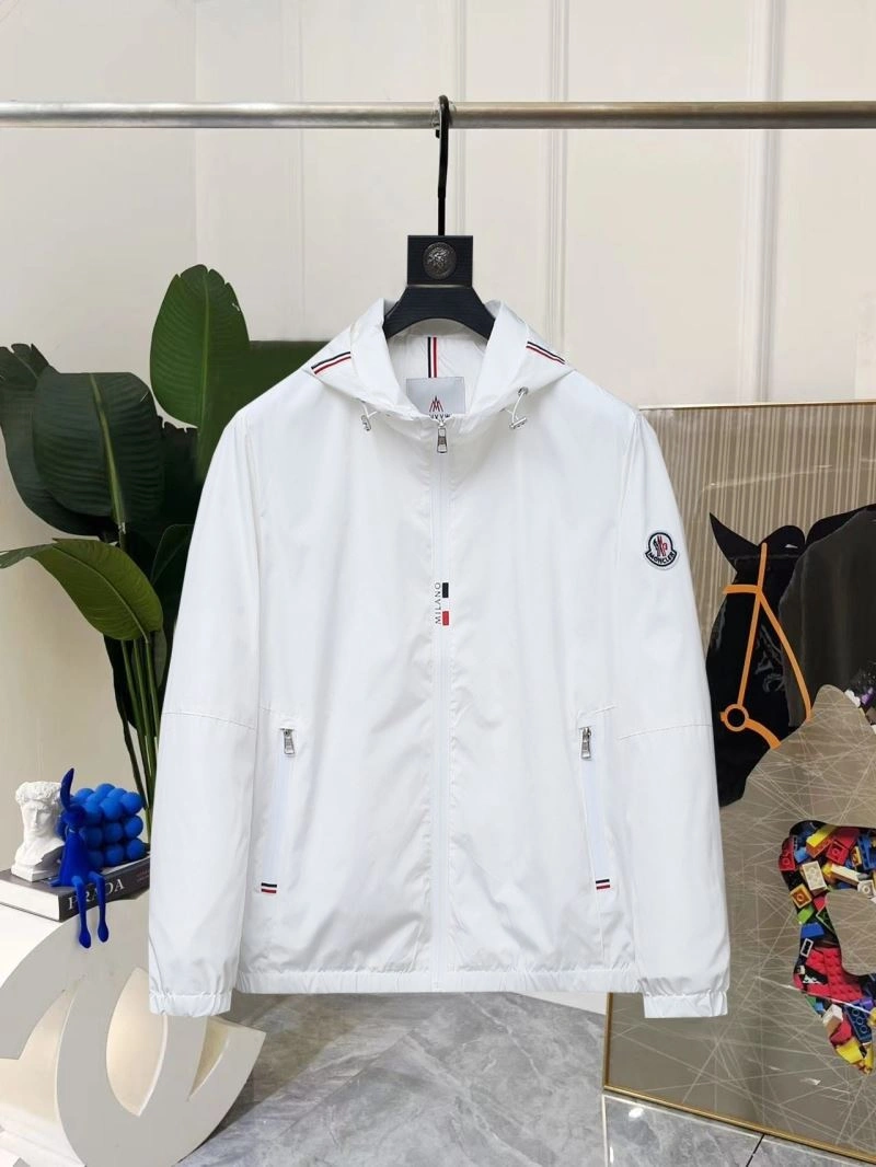 Lightweight Moncler Outwear 141980