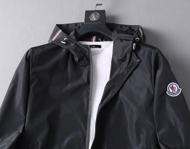 Lightweight Moncler Outwear 141980