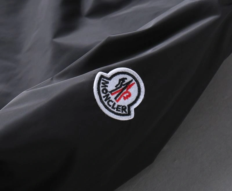 Lightweight Moncler Outwear 141980
