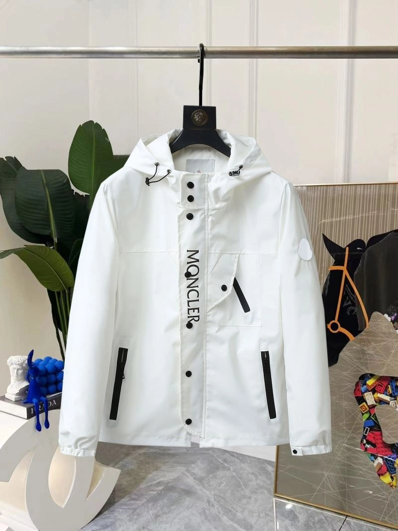 Moncler Outwear OnTrend 141982
