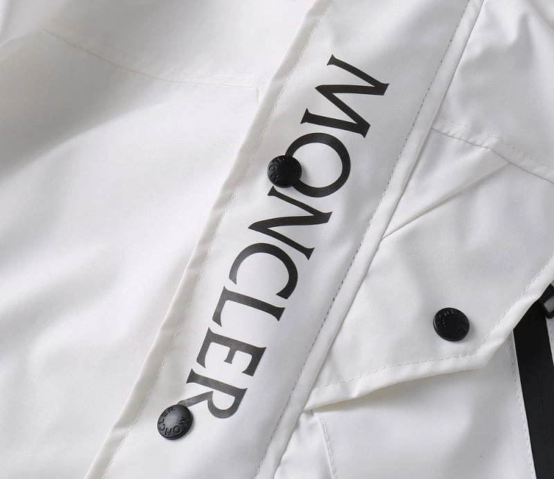 Moncler Outwear OnTrend 141982