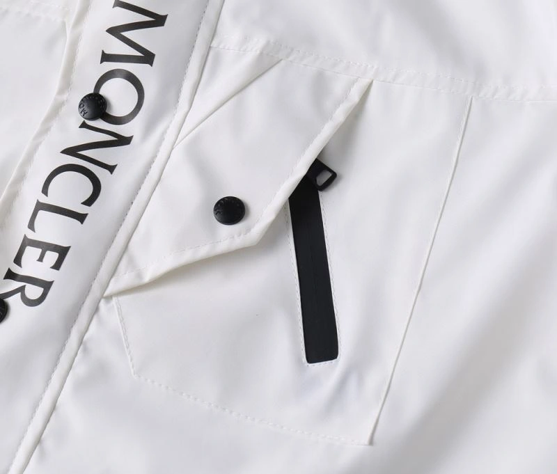 Moncler Outwear OnTrend 141982