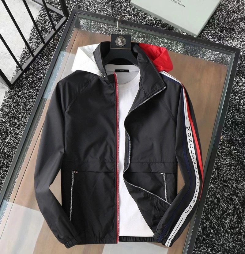 Moncler Outwear Sleek 141974