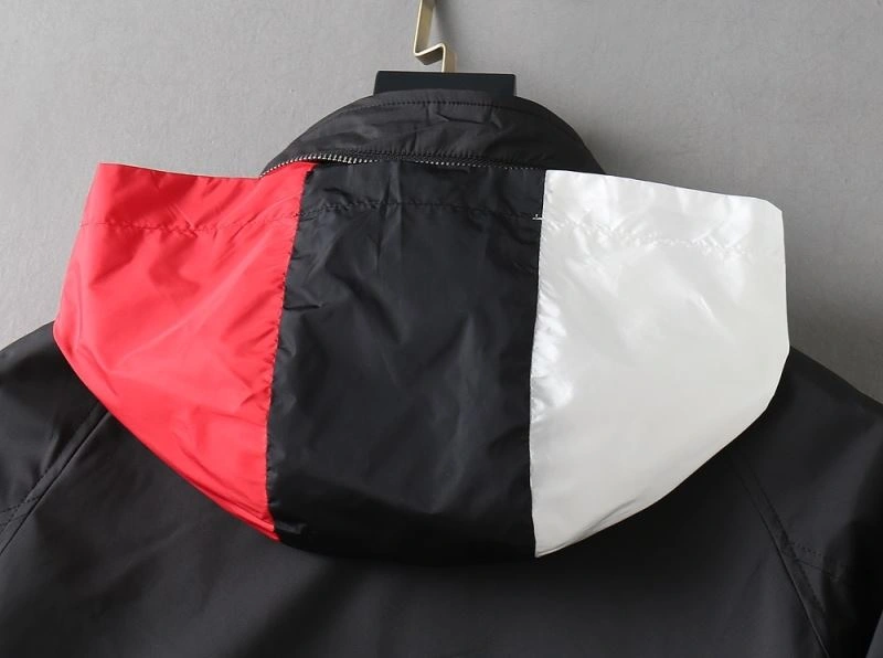 Moncler Outwear Sleek 141974