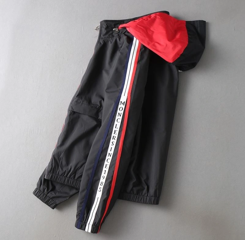 Moncler Outwear Sleek 141974