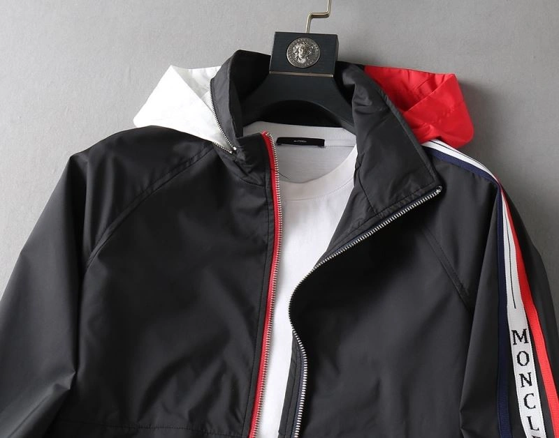 Moncler Outwear Sleek 141974