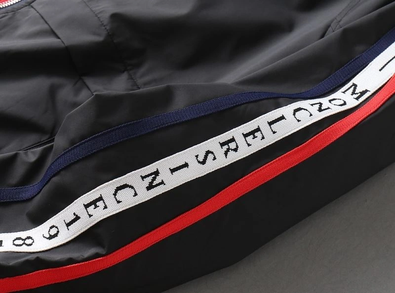 Moncler Outwear Sleek 141974