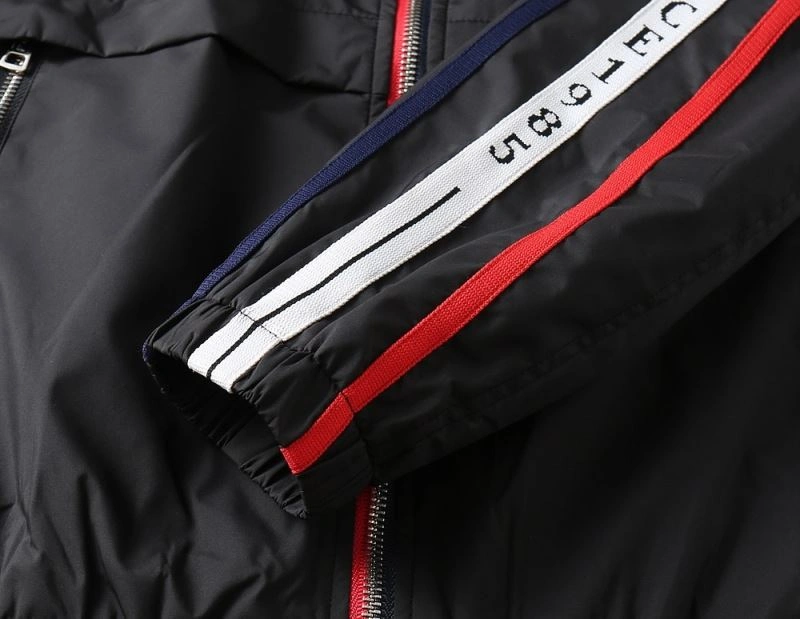 Moncler Outwear Sleek 141974