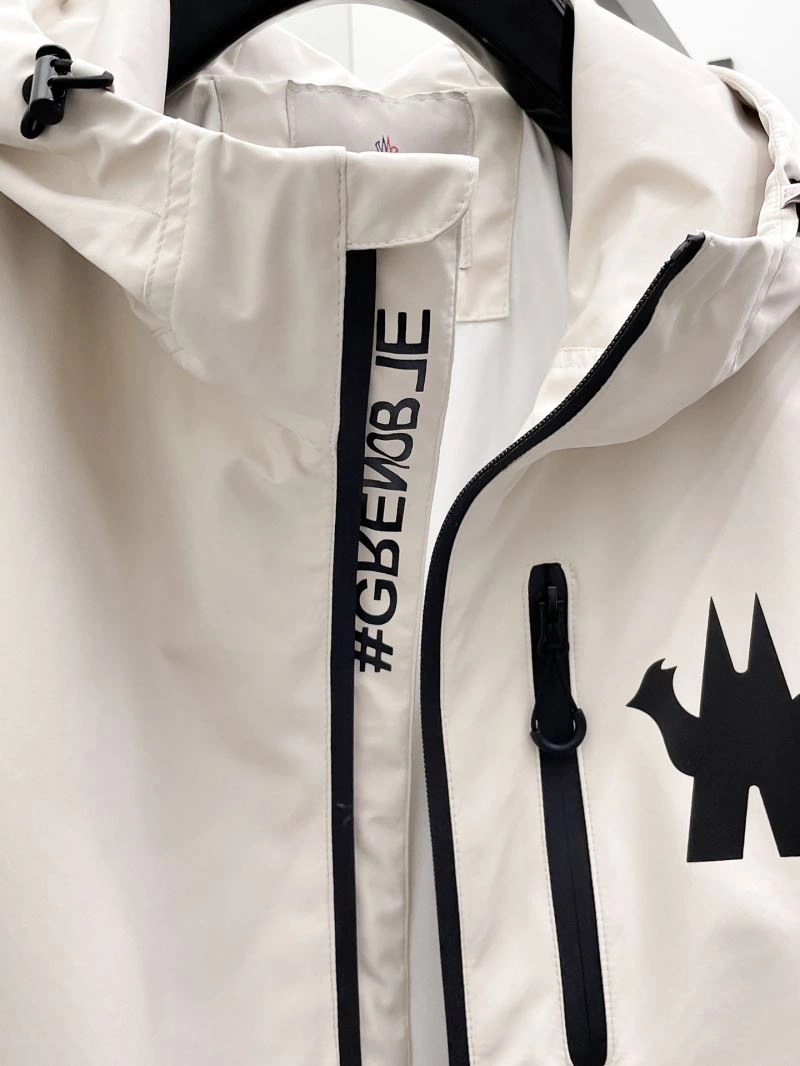 Lightweight Moncler Outwear 141973