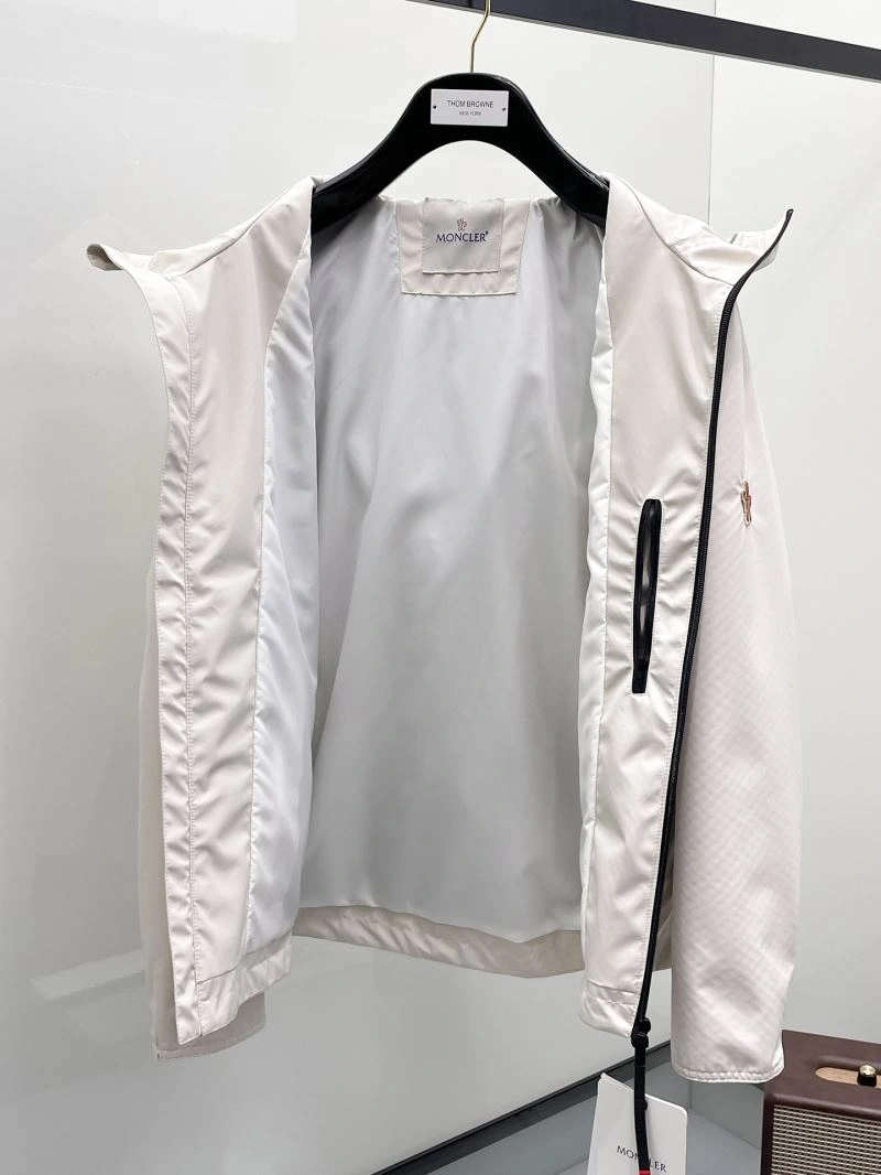 Lightweight Moncler Outwear 141973