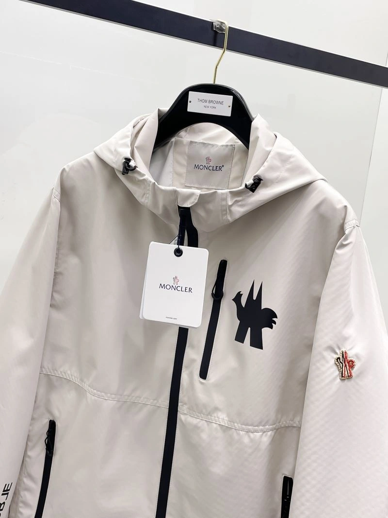 Lightweight Moncler Outwear 141973