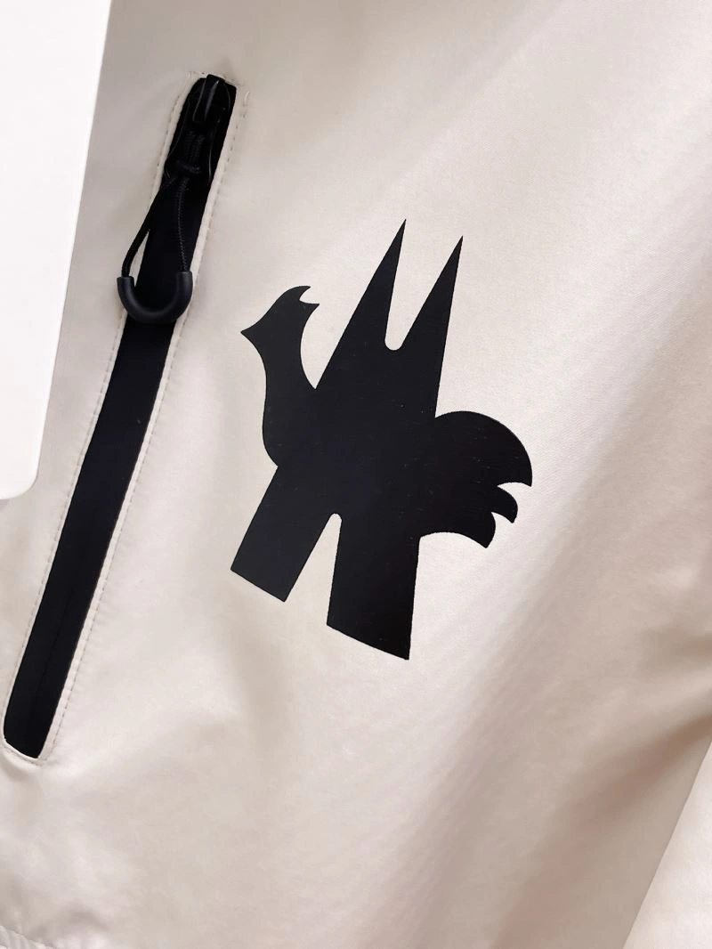 Lightweight Moncler Outwear 141973