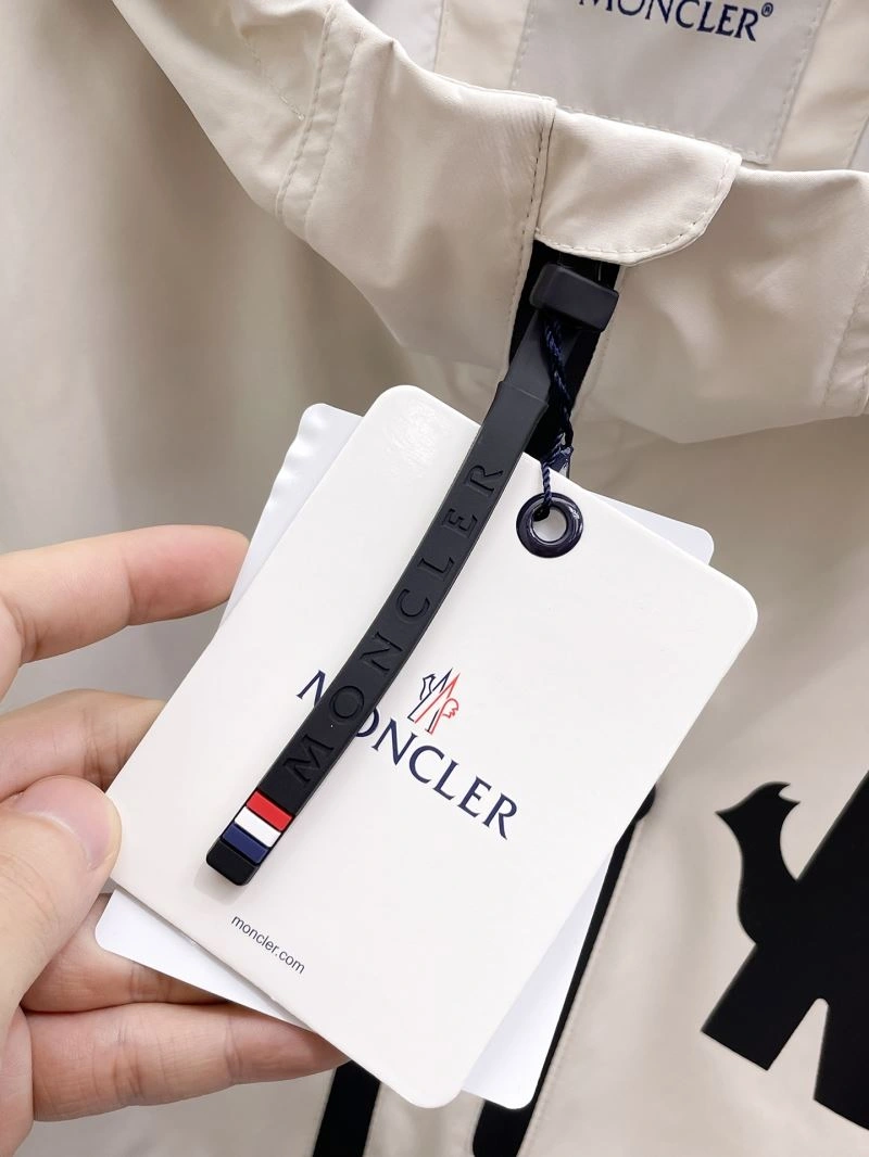 Lightweight Moncler Outwear 141973
