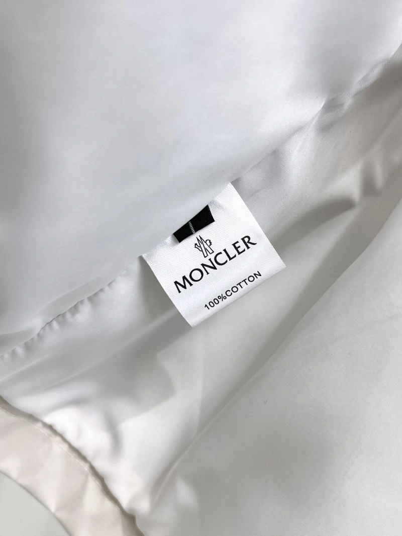 Moncler Outwear FastDry 141975