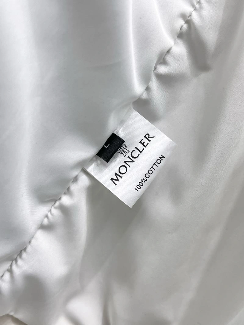 Moncler Outwear FreshLook 141961