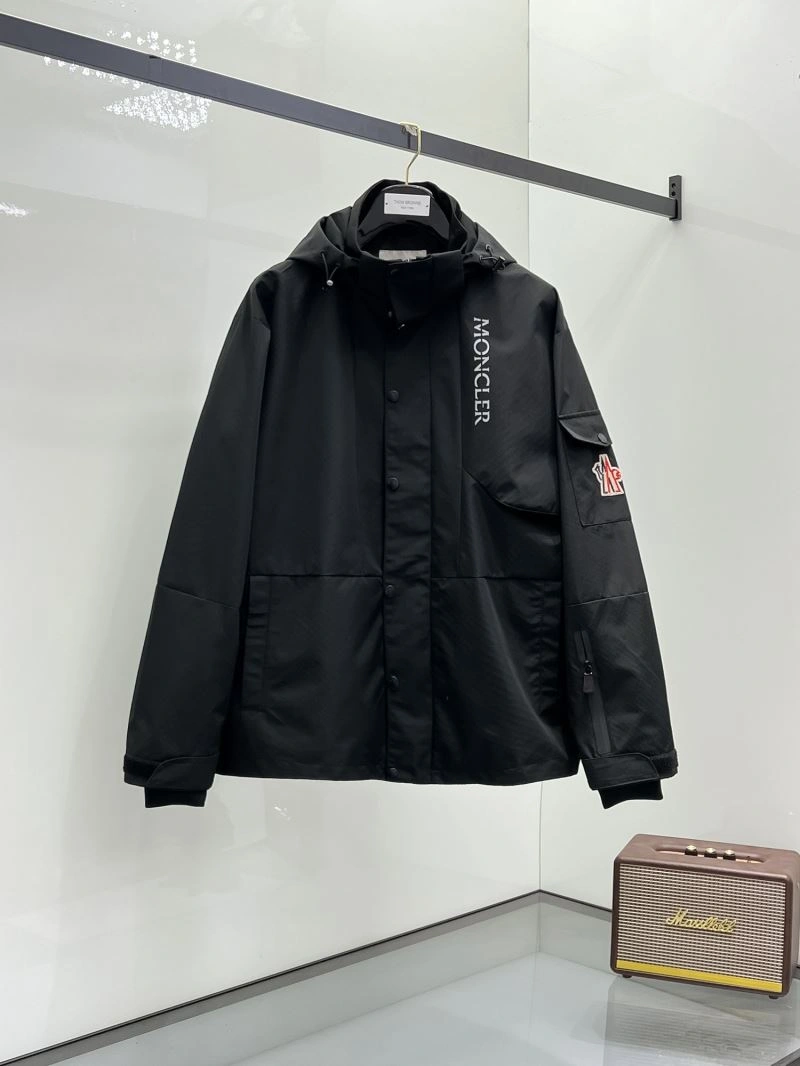 Moncler Outwear Sporty 141968