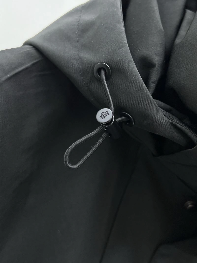Moncler Outwear Sporty 141968