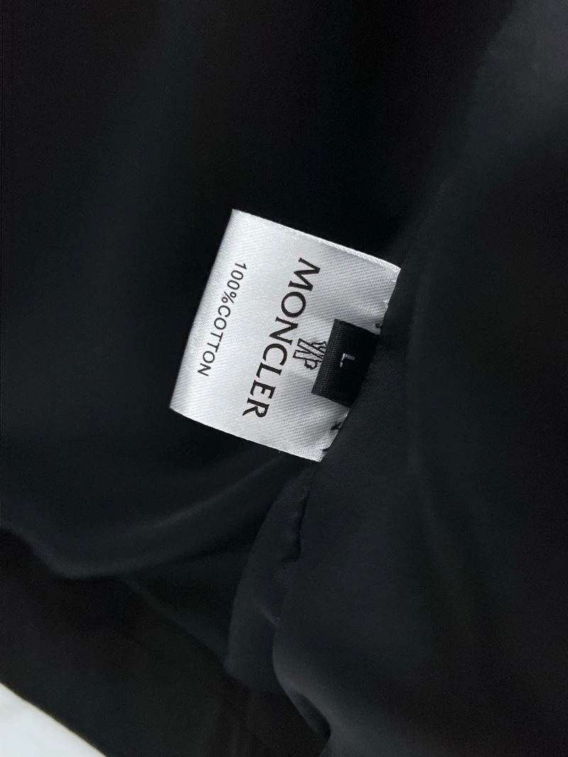 Moncler Outwear Sporty 141968
