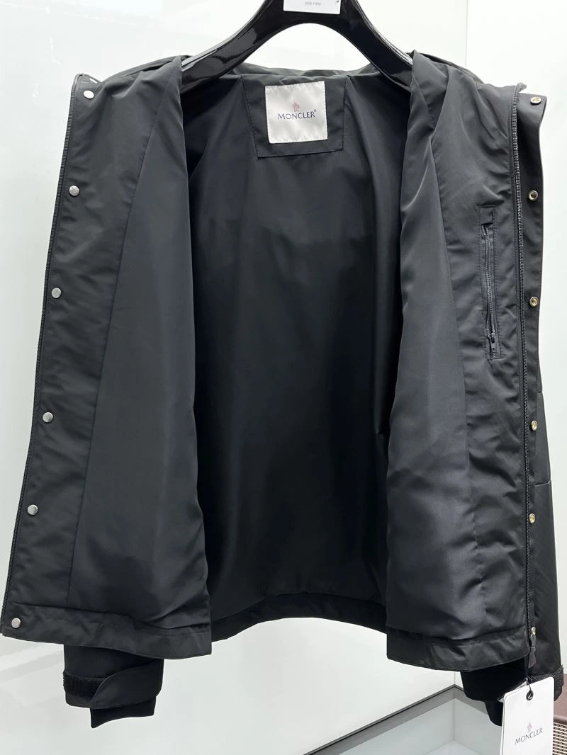 Moncler Outwear Sporty 141968