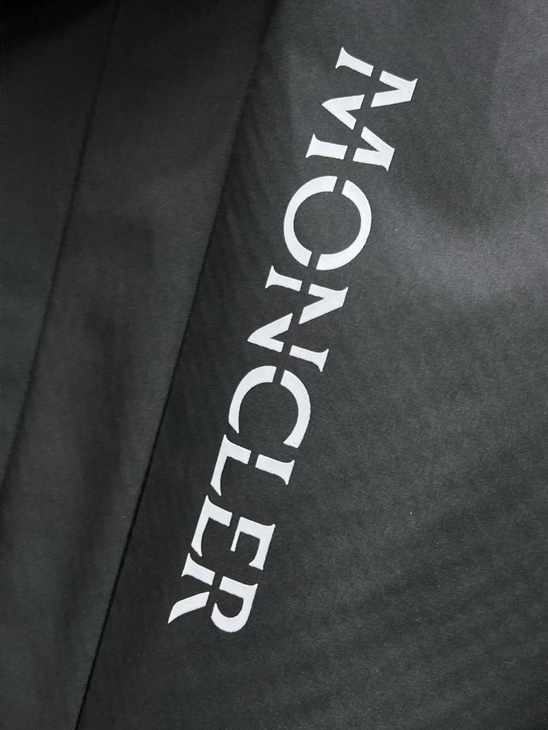 Moncler Outwear Sporty 141968