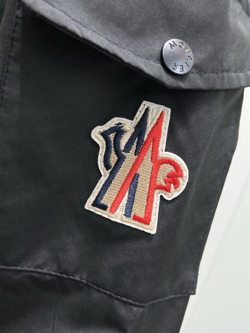 Moncler Outwear Sporty 141968