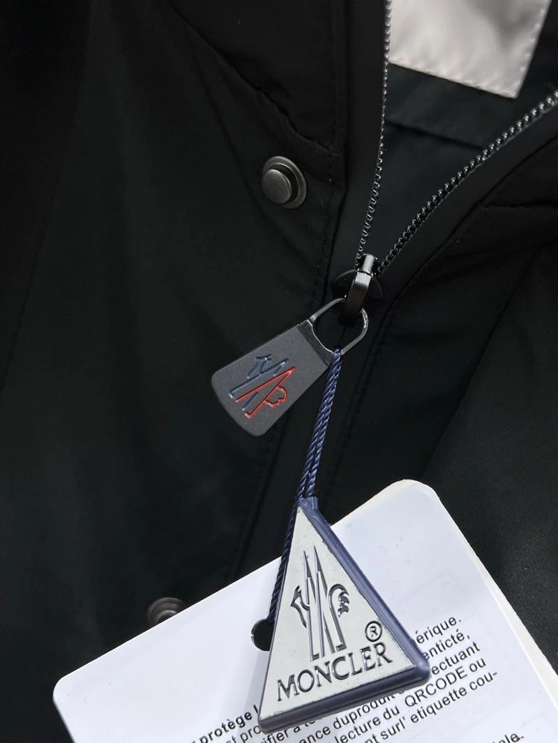 Moncler Outwear Sporty 141968