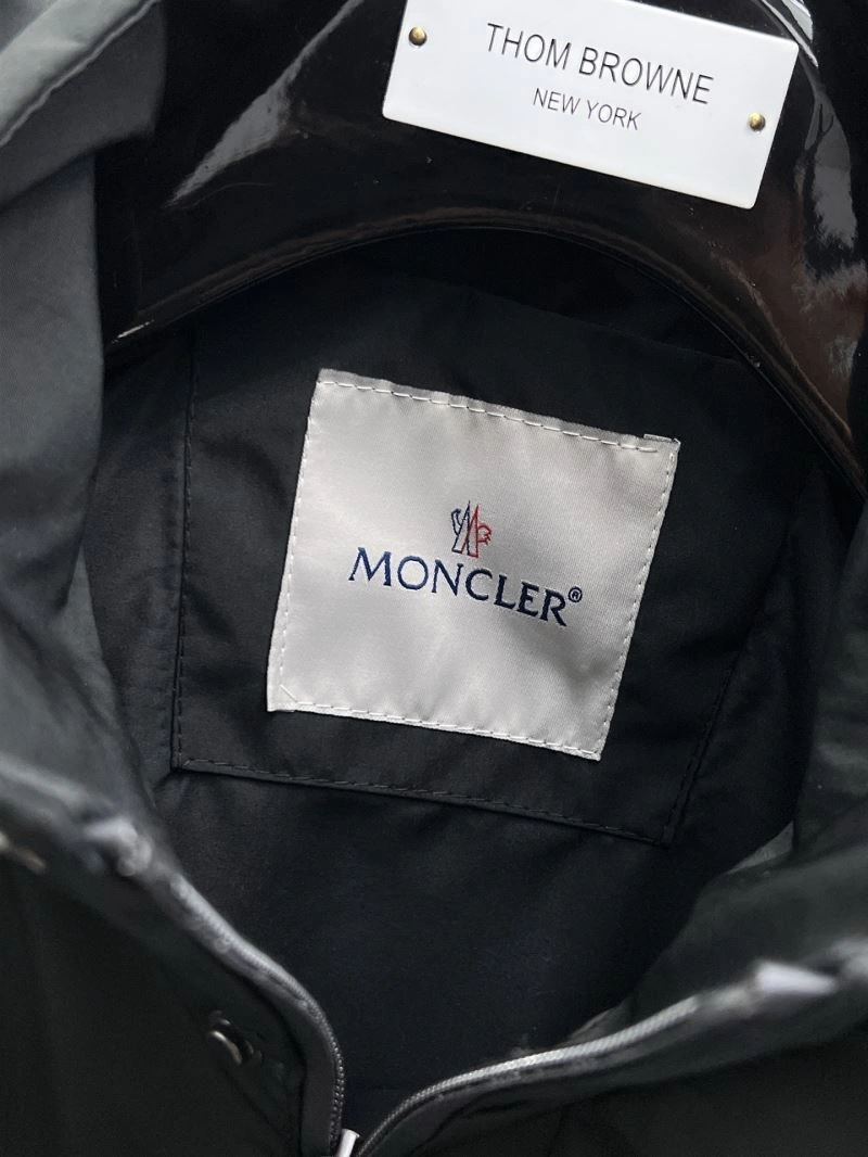 Moncler Outwear Sporty 141968