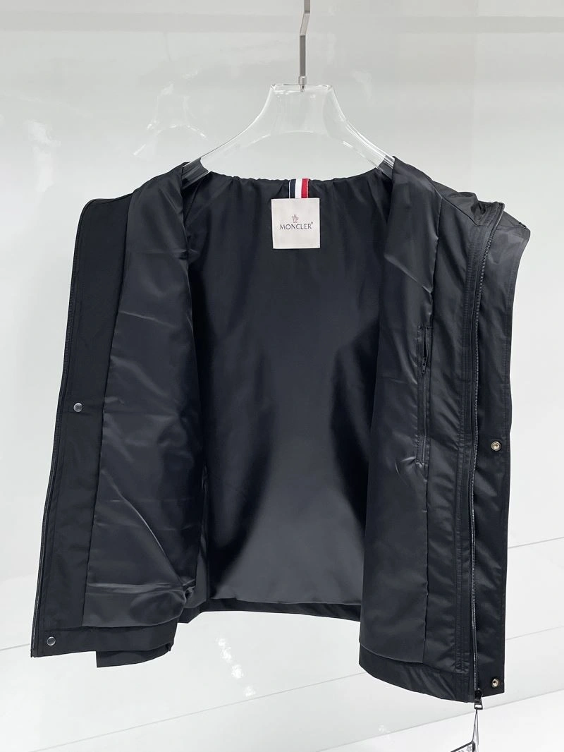 Compact Moncler Outwear 141951
