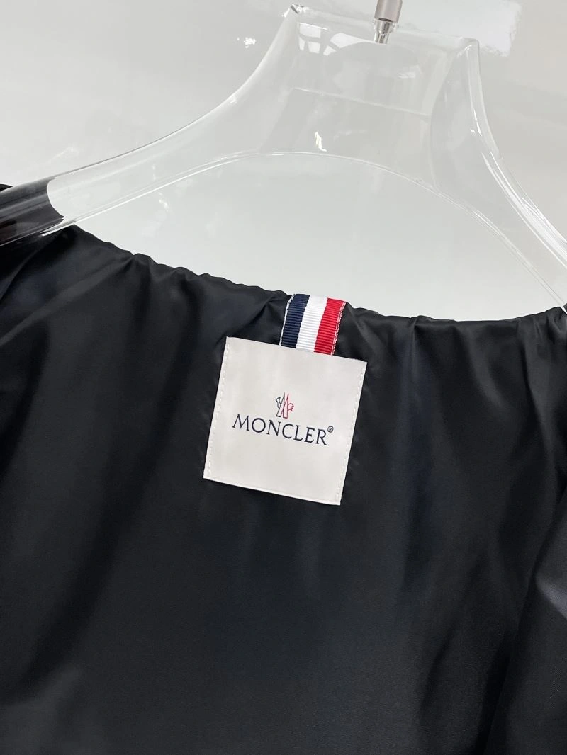 Compact Moncler Outwear 141951