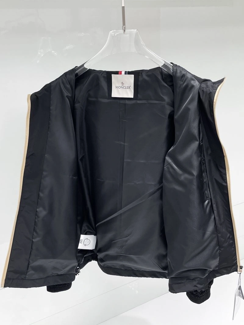 Moncler Outwear ZipUp 141960