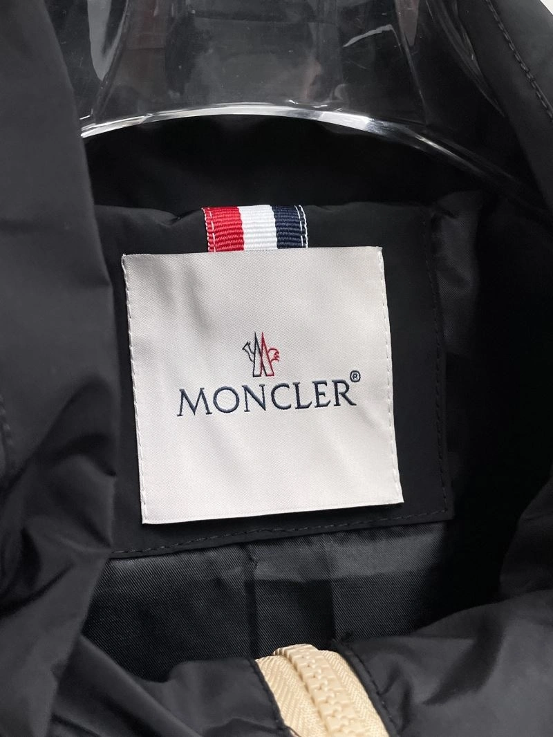 Moncler Outwear ZipUp 141960