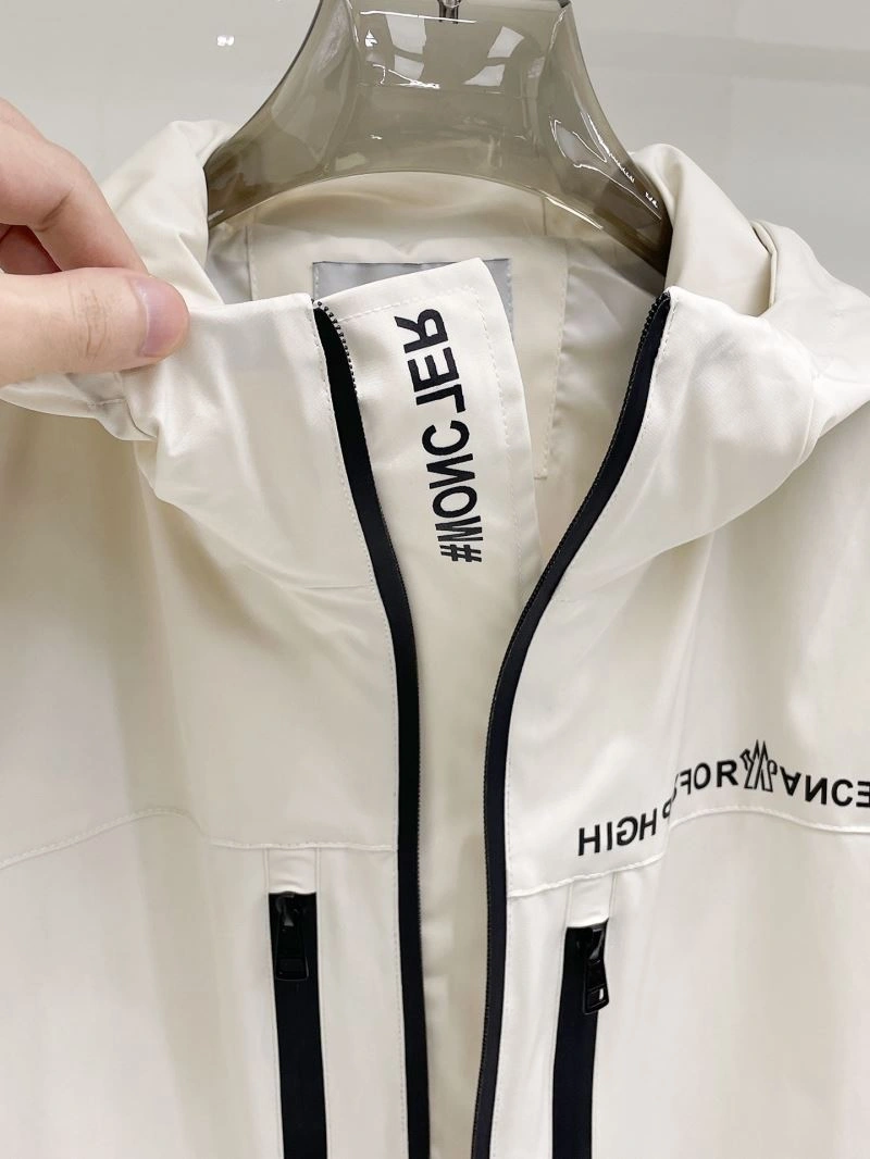 Minimalist Moncler Outwear 141969
