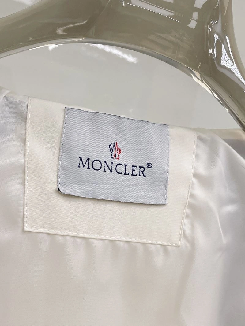 Minimalist Moncler Outwear 141969