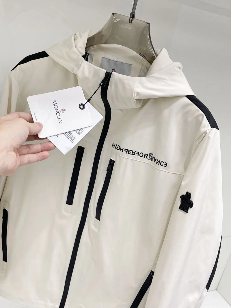 Minimalist Moncler Outwear 141969
