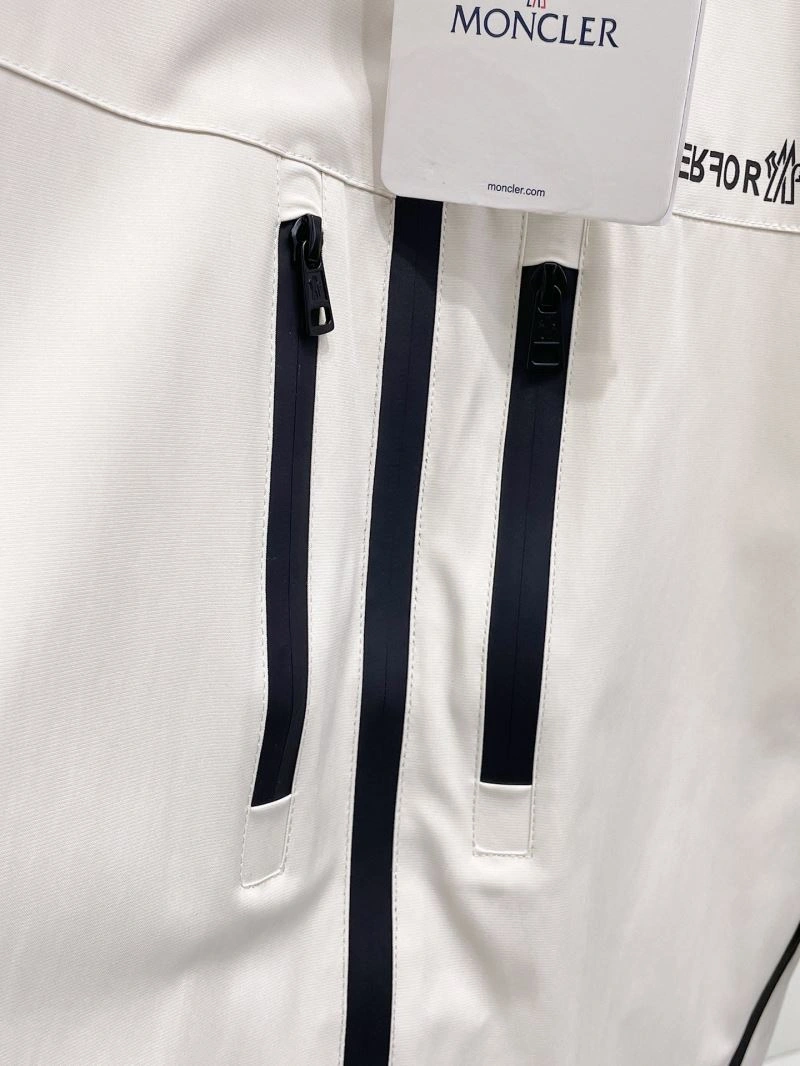 Minimalist Moncler Outwear 141969
